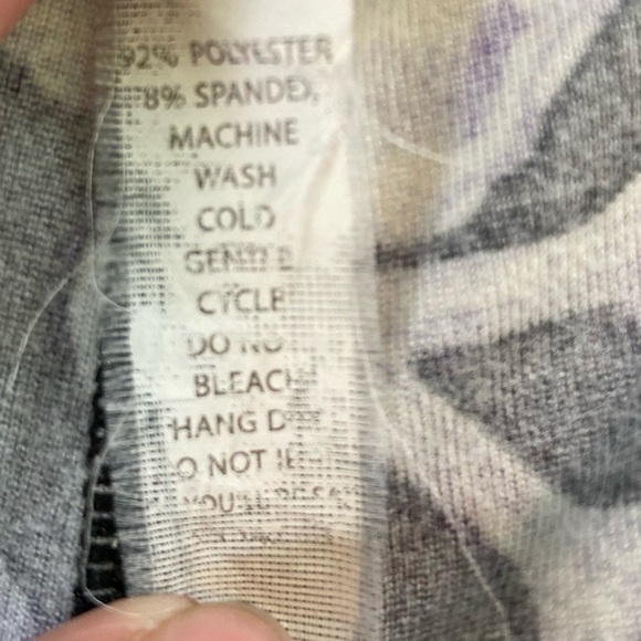 LulaRoe Skull and Crossbones Halloween Print Leggings (Size Tall & Curvy) - Picture 7 of 8